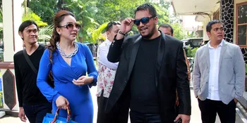Serang Balik, Regina Tuntut Farhat Abbas Rp 150 Miliar
