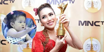 Tutup Manis Tahun 2015, 3 Piala Ayu Ting Ting Diberikan Pada Anak