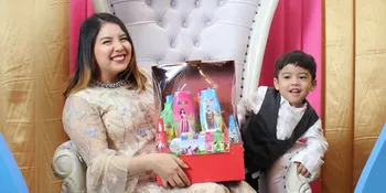 Tya Ariestya Ajak Buah Hati Hadiri 'The Adventure Of DOREMI Land'