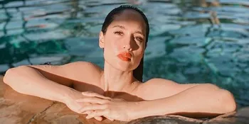 Ulang Tahun, Cinta Laura Menjelma Jadi Putri Duyung Cantik yang Terdampar di Pantai