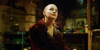 Ulasan 'BUGONIA', Thriller Komedi Gelap Yorgos Lanthimos yang Penuh Kontroversi