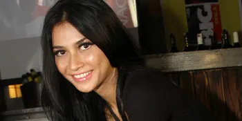 Uli Auliani Buta Karena Cinta?