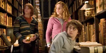 Ultah Harry Potter, Ron Weasley Bernyanyi Sambil Mabuk