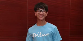 Ultah Ke-18, Iqbaal Ramadhan Dapat Kue Surprise Dari Cast 'DILAN 1990'