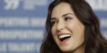 Ultah ke 50, Demi Moore Masih Tetap Hot!