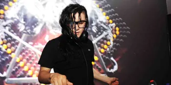 Ultah, Rambut Skrillex Nyaris Terbakar