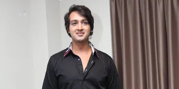 Ultah, Saurabh Raj Jain Rayakan Bareng Istri di Pantai Romantis