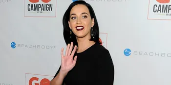 Umbar Kemesraan, Katy Perry &#38; Orlando Bloom Tertangkap Ciuman