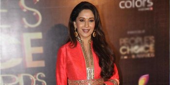 Umbar Senyum Bahagia, Madhuri Dixit Pamer Perhiasan Cantik Mewah