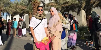 Umrah, Olla Ramlan Ajak Asisten Cantiknya Yang Baru Jadi Mualaf