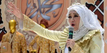 Umroh Pas Tanggal Pernikahan, Reza Artamevia Mimpi Adjie Massaid