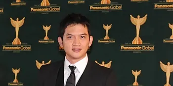 Umroh, Rezky Aditya Tak Bisa Menyentuh Hadjar Aswad