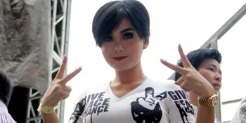 Umroh, Yuni Shara Rindu Setengah Mati ke Anak