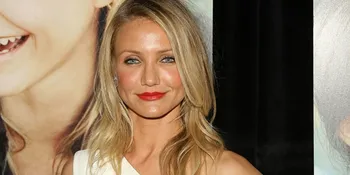 Umur 40 Tahun, Cameron Diaz Masih PD Pose Nyaris Bugil