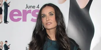 Umur 51 Tahun, Demi Moore Berani Seksi Dengan Bikini