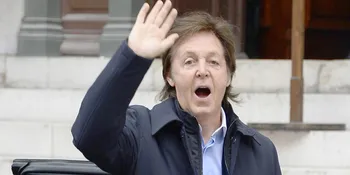 Umur 71 Tahun, Paul McCartney Tak Sungkan Tampil Hot di Pantai