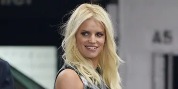 Umur Dua Tahun, Putri Jessica Simpson Sudah Pintar Pakai Make-Up