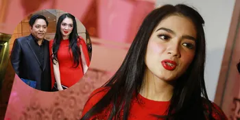 Unggah Foto Dinner Sendirian, Begini Ekspresi Angel Karamoy