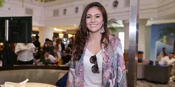 Unggah Foto Jadul Bareng Dian Sastro, Wulan Guritno: Nggak Berubah Kan?