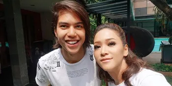 Unggah Foto Jadul Saat Masih SMP, Maia Estianty Wajahnya Mirip El Rumi Banget!