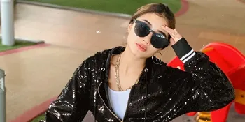 Unggah Foto Makan Semangka Sambil Berendam, Postingan Ghea Youbi Jadi Sorotan