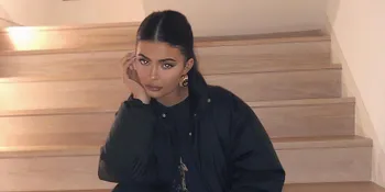 Unggah Foto Mesra, Kylie Jenner Beri Pengumuman Hamil Lagi?