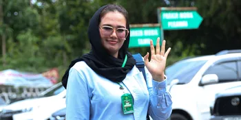 Unggah Foto Pakai Hijab dan Dipuji Cantik, Apakah Catherine Wilson Sedang Proses Berhijrah?