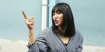 Unggah Pose Berbikini, Lucinta Luna Tantang Adu Keseksian