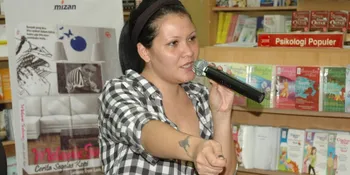 Unik, Melanie Subono Barter Tiket Konser Tahunan dengan Barang