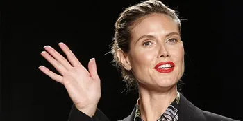 Ups! Baju Heidi Klum 'Robek' di Punggung