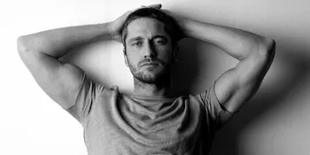 Ups, Gerard Butler Pamer Sex Doll!