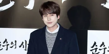 Ups! Kyuhyun Super Junior Ketahuan Kencing di Pinggir Jalan