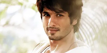 Ups! Mantan Kekasih Kareena Kapoor 'Tendang' Saif Ali Khan