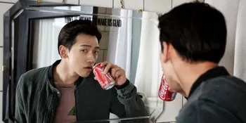 Ups... Rain Ternyata Nggak Bisa Buka Bungkus Permen