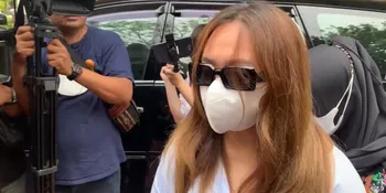 Usai Jadi Saksi Sidang Cerai, Adik Nathalie Holscher: Aku Cuma Support Kak Nathalie Aja