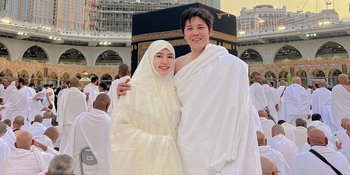 Usai Nonton Piala Dunia Qatar, Via Vallen &#38; Chevra Yolandi Umrah Tanpa Persiapan - Beli Kain Ihram di Makkah