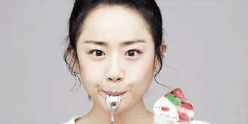 Usia 26 Tahun, Moon Geun Young Tetap Imut Berseragam Sekolah