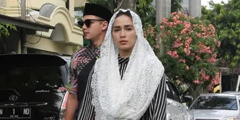 Ussy Sulistiawaty Sering Saling Lempar Ledekan Dengan Julia Perez