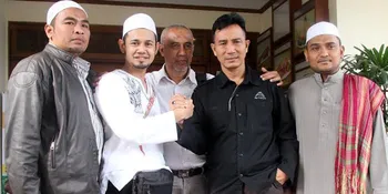 Ustaz Guntur Bumi dan Hans Suta Lakukan Islah