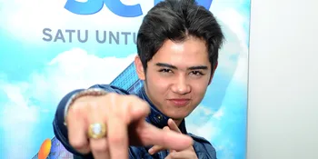 Vampir - Orang - Manusia Serigala Narsis Bareng, Mungkin Gak Sih?