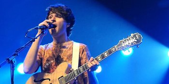 Vampire Weekend Garap Lagu Milik Andrea Bocelli!