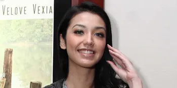 Velove Vexia Jadi Penulis Terinspirasi Sang Ayah