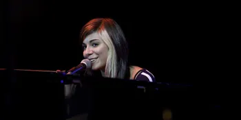 Versi Akustik, 'Human' Christina Perri Dijamin Bikin 'Melayang'
