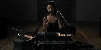 Versi Electronic Dari Lagu Sia 'Chandelier', Beat Asik Nan Galau