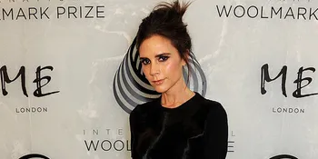 Victoria Beckham Gandeng 'Pria Lain' di Red Carpet, Siapa?