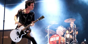 [Video] Ada Zombie Rocker di 'Stray Heart', Klip 'Romantis' Green Day