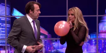 VIDEO: Aksi Britney Spears Nyanyikan 'Shake It Off' Dengan Helium