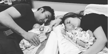 [Video] Anak Kembarnya Nangis Bareng, Cynthia Lamusu Bingung