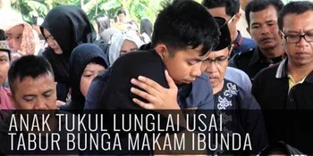 Video Anak Tukul Arwani Lunglai di Depan Pusara Sang Ibu