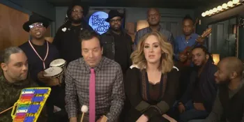 Video Asik! Adele Bawakan 'Hello' Dengan Alat Musik Seadanya